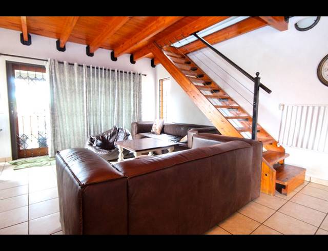 3 BEDROOM TOWNHOUSE FOR SALE IN THATCHFIELD